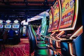 Ilustrasi pelanggan slot200 yang sedang mencari jawaban FAQ dengan santai dan jelas